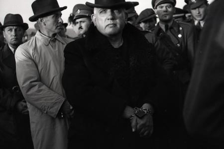 Prezidenta Jozefa Tisa priviezli na Slovensko v putách