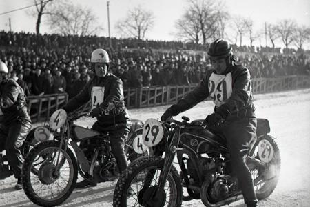 Rok 1950: Na prvú plochú dráhu na ľade prišli davy ľudí