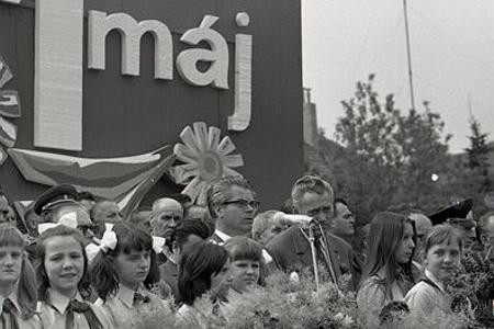 Oslavujeme 1.máj – sviatok všetkých pracujúcich, ktorí budujú socializmus