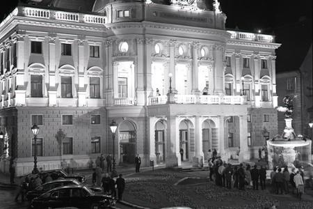 Rok 1972: Po trojročnej rekonštrukcii otvorili SND v Bratislave