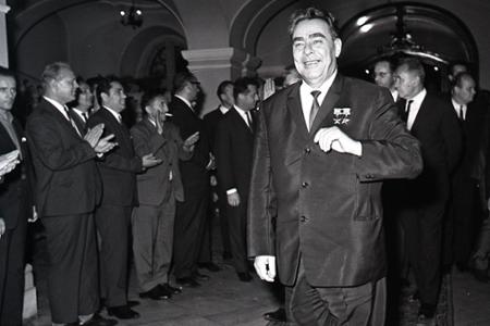 Prvé podanie si rúk a zníženie ozbrojenia medzi USA a ZSSR v Moskve