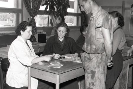 Rok 1953:Menová reforma – veľká peňažná lúpež