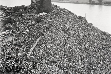 Rok 1959:Na Devíne manifestovali desaťtisíce ľudí družbu medzi národmi