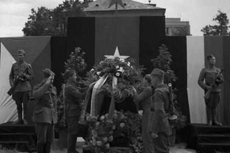 Rok 1945:Bratislava si pripomenula 4. výročie napadnutia ZSSR 