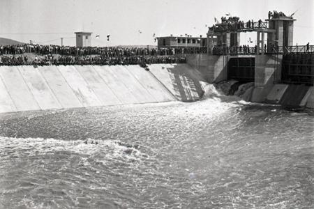 Rok 1952: Napúšťa sa prvý stupeň Vážskej kaskády