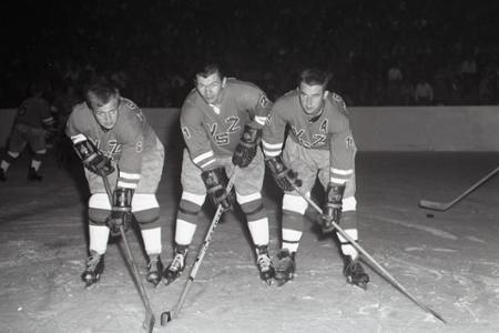 Rok 1967: Stan Mikita si zahral v drese VSŽ
