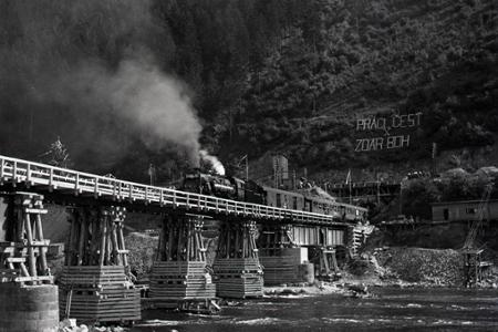 Rok 1945:Slávnostné otvorenie železničnej trate Žilina - Vrútky