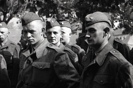 Keď mi prišla karta narukovať... vojenská základná služba.