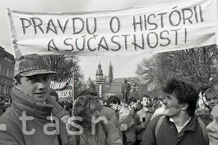 Rok 1989: Socializmu zvoní umieračik 
