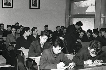 Budovatelia socializmu vyrastajú aj v Piesku pri Podbrezovej