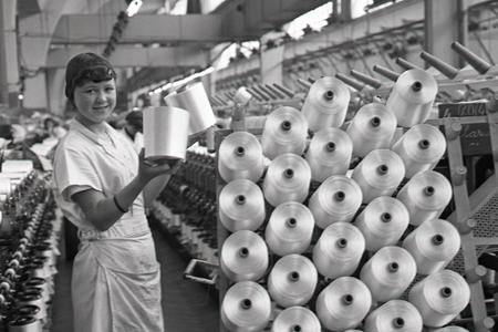 Rok 1968:Závody si vychovávajú zamestnancov vo svojich učilištiach