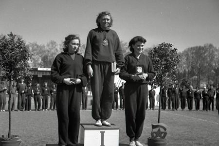 Rok 1952: Majstrami ČSR v cezpoľnom behu Zátopek a Müllerová