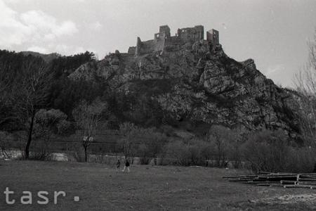 Rok 1994: Hrad Strečno sprístupnia verejnosti