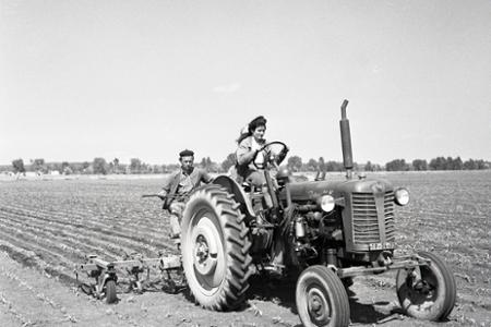 Rok 1962: Založili prvú dievčenskú mechanizovanú čatu