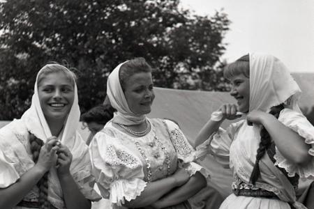 Folklórne leto v Gombaseku na historických archívnych záberoch