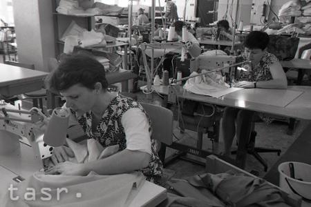 Rok 1997: V Bánovciach šijú ošatenie pre švajčiarsku domobranu 
