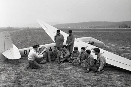 Rok 1956: Oblohu nad Prievidzou križujú vetrone