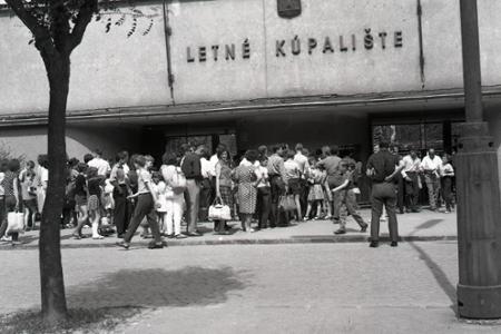 Rok 1965: Lejaky ustali, hor sa na kúpaliská