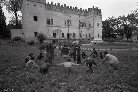 Rok 1974: Organizujú sa tábory pre rómske deti