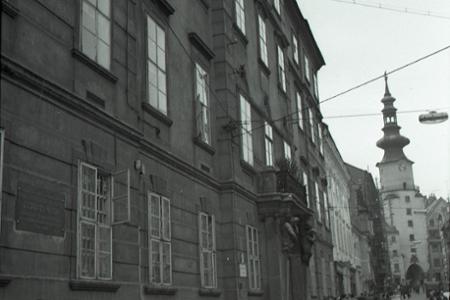 Rok 1956: Návrat Univerzitnej knižnice do historických priestorov