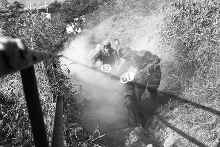 Rok 1956: Bratislavský hrad dobýjajú motocyklisti