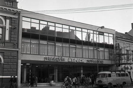Rok 1968: Desaťtisíc ľudí pri otvorení potravín v Nitre