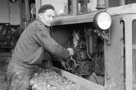 Rok 1963: Vendelín Leckéši je najlepší traktorista v jesennej orbe