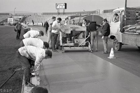 Rok 1970: V Bratislave budujú druhú tartanovú dráhu v ČSSR 