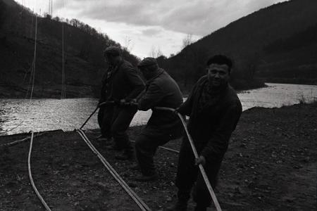 Rok 1959: Vysokonapäťové vedenie pri Strečne bude spájať ČSR s ďalšími krajinami