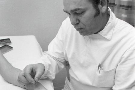 Rok 1976: Akupunktúra sa stáva bežnou súčasťou liečebných metód