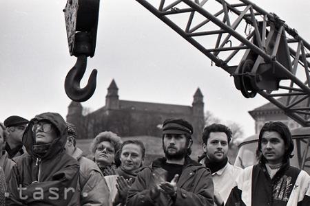 Rok 1990: Pod Bratislavským hradom vykopali základovú jamu hotela Danube