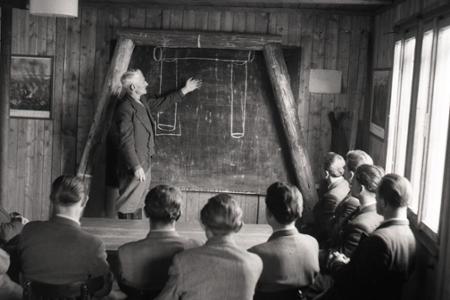 Rok 1954: V baniach chýba pracovná sila