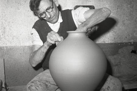 Rok 1959: Pozdišovskí hrnčiari vyrábajú na export