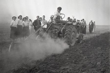Rok 1952: V Nižnej začínajú rozorávať medze