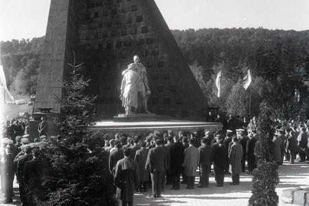 Rok 1949: Otvorili pamätník na Dukle